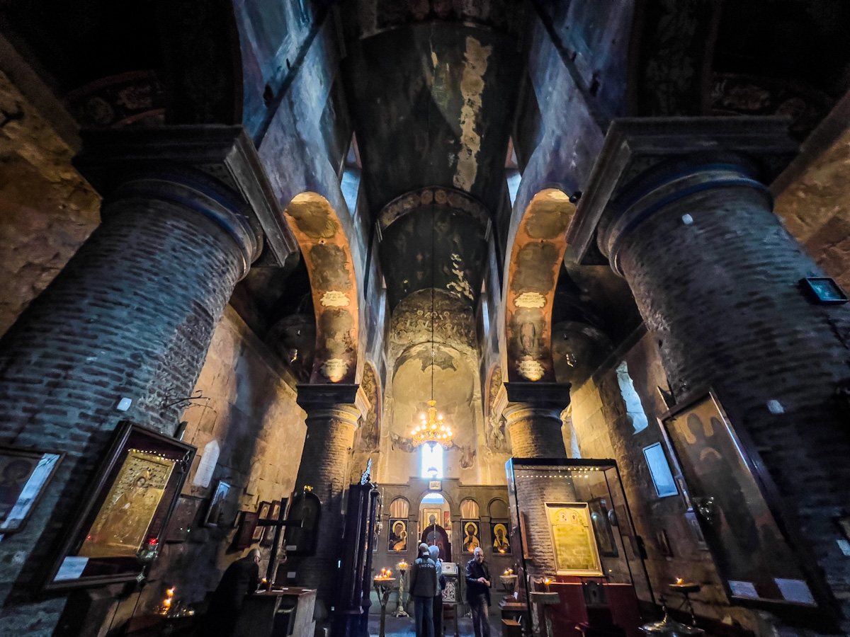 თეატრისთვის უჩვეულო შენობა