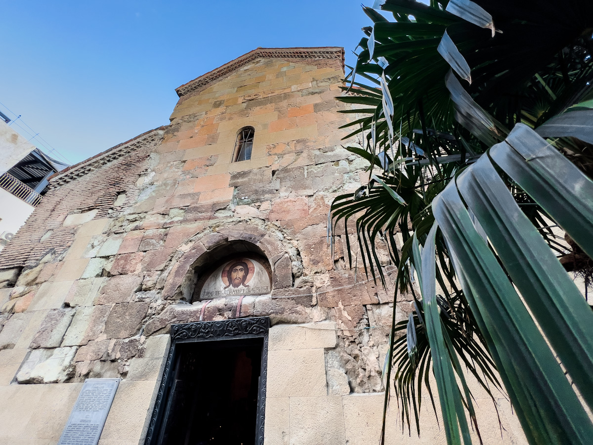 თეატრისთვის უჩვეულო შენობა