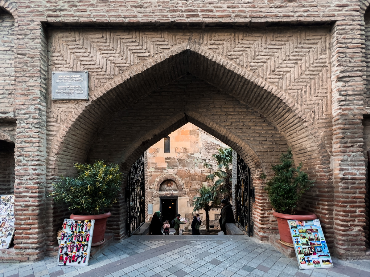 თეატრისთვის უჩვეულო შენობა