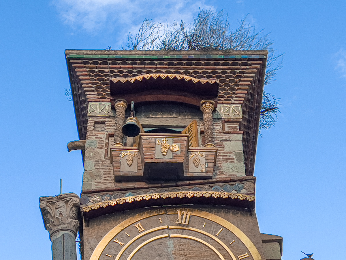 თეატრისთვის უჩვეულო შენობა