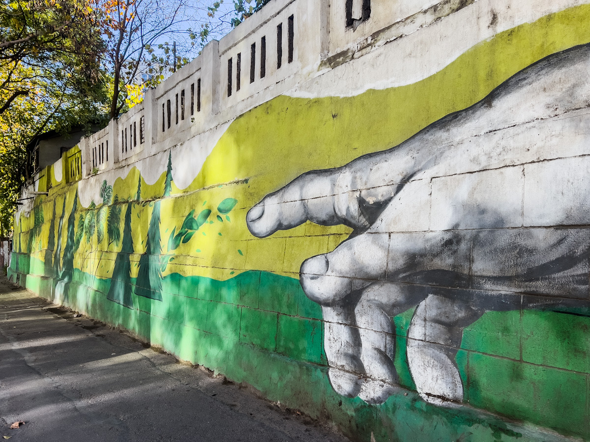 გორგასალის ქუჩა და 28-სართულიანი სასტუმრო ყოფილი სამთავრობო ავტოსადგომის ნაცვლად