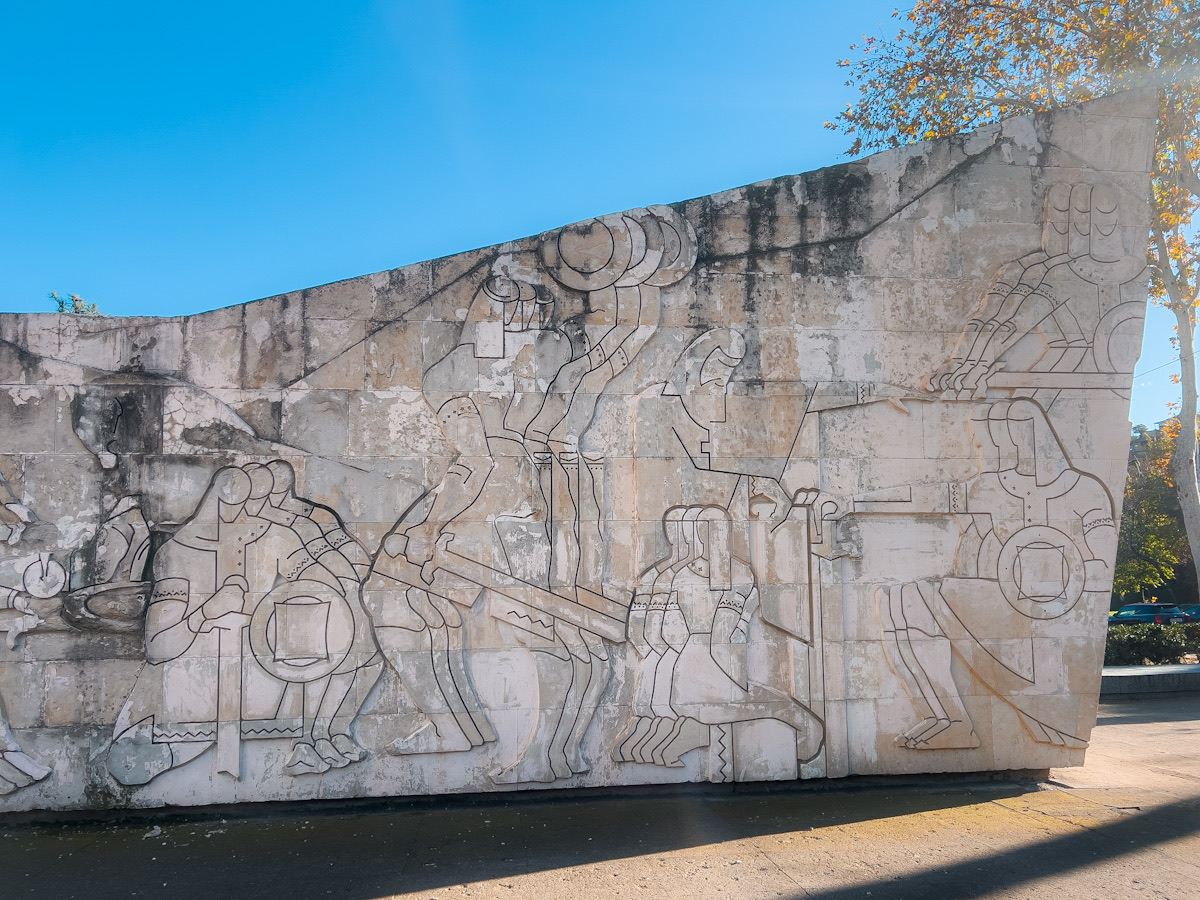 გორგასალის ქუჩა და 28-სართულიანი სასტუმრო ყოფილი სამთავრობო ავტოსადგომის ნაცვლად