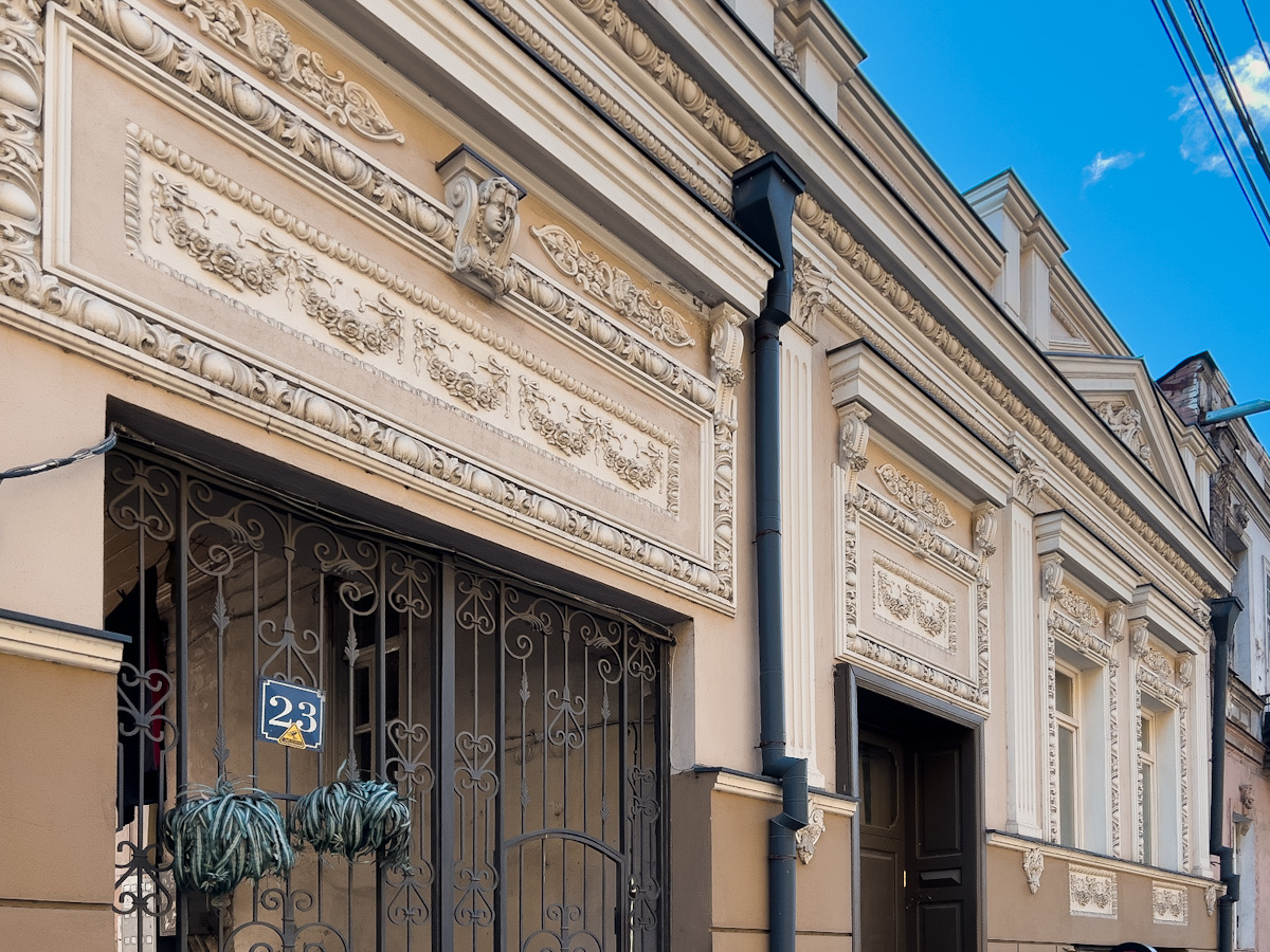 გორგასალის ქუჩა და 28-სართულიანი სასტუმრო ყოფილი სამთავრობო ავტოსადგომის ნაცვლად