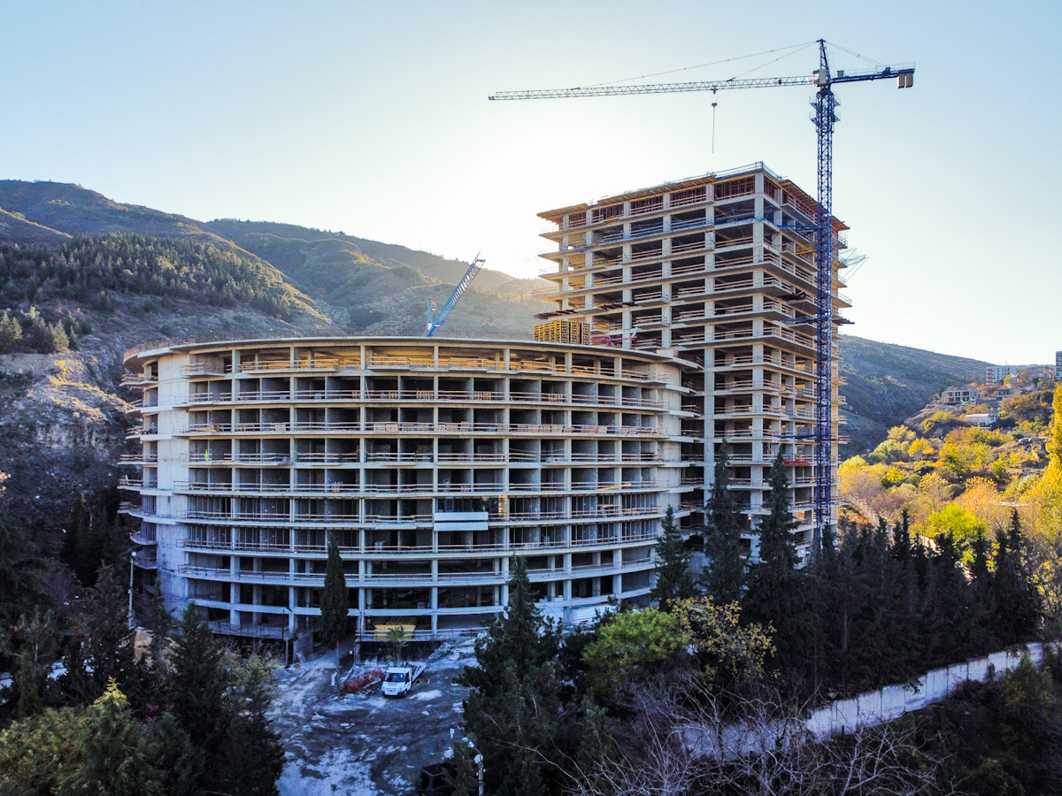 გორგასალის ქუჩა და 28-სართულიანი სასტუმრო ყოფილი სამთავრობო ავტოსადგომის ნაცვლად