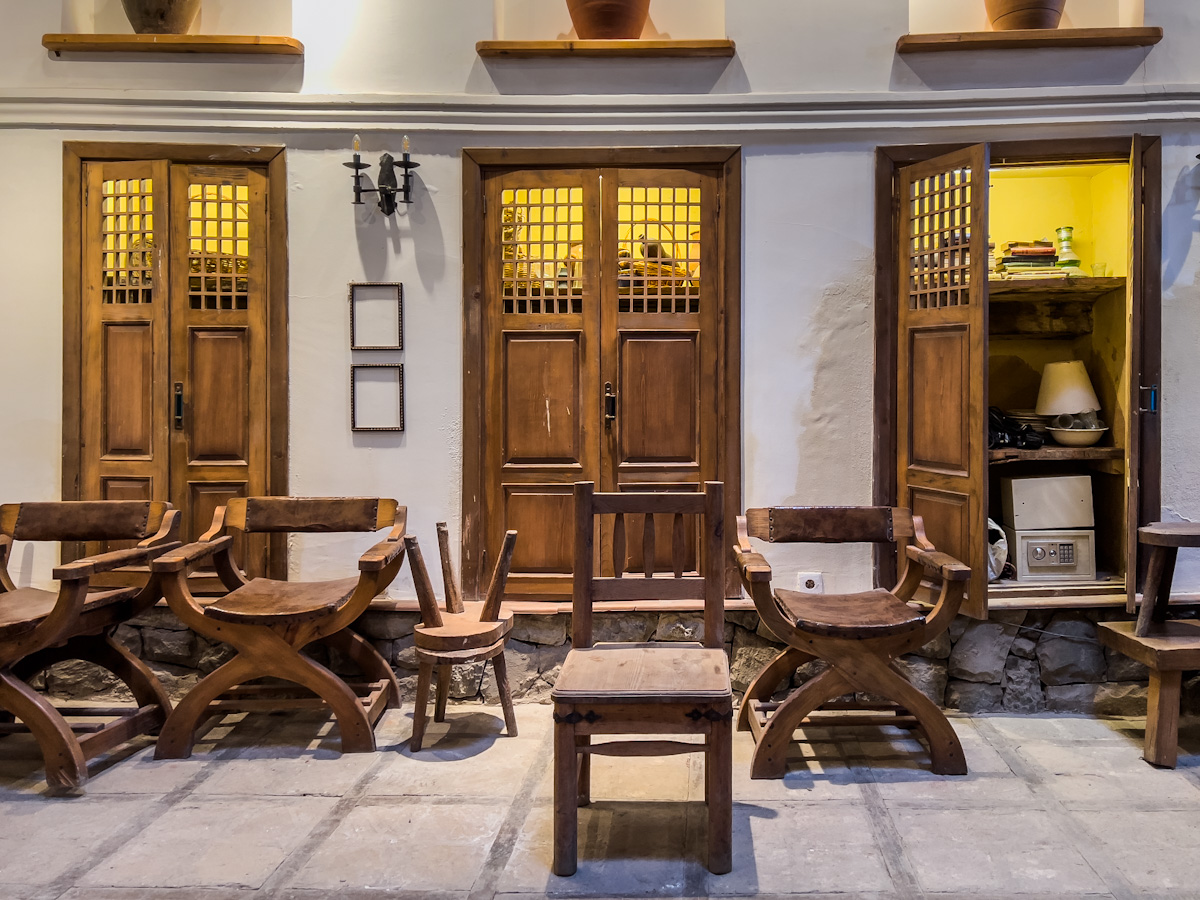 მტკვრის კლდოვან შემაღლებაზე არსებული უძველესი დასახლება და  თბილისური დარბაზი – რა საიდუმლოს ინახავს მეტეხის უბანი