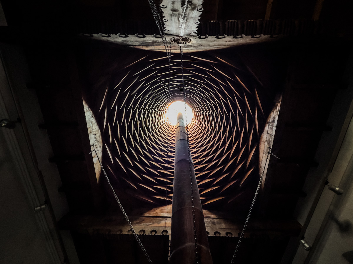 მტკვრის კლდოვან შემაღლებაზე არსებული უძველესი დასახლება და  თბილისური დარბაზი – რა საიდუმლოს ინახავს მეტეხის უბანი