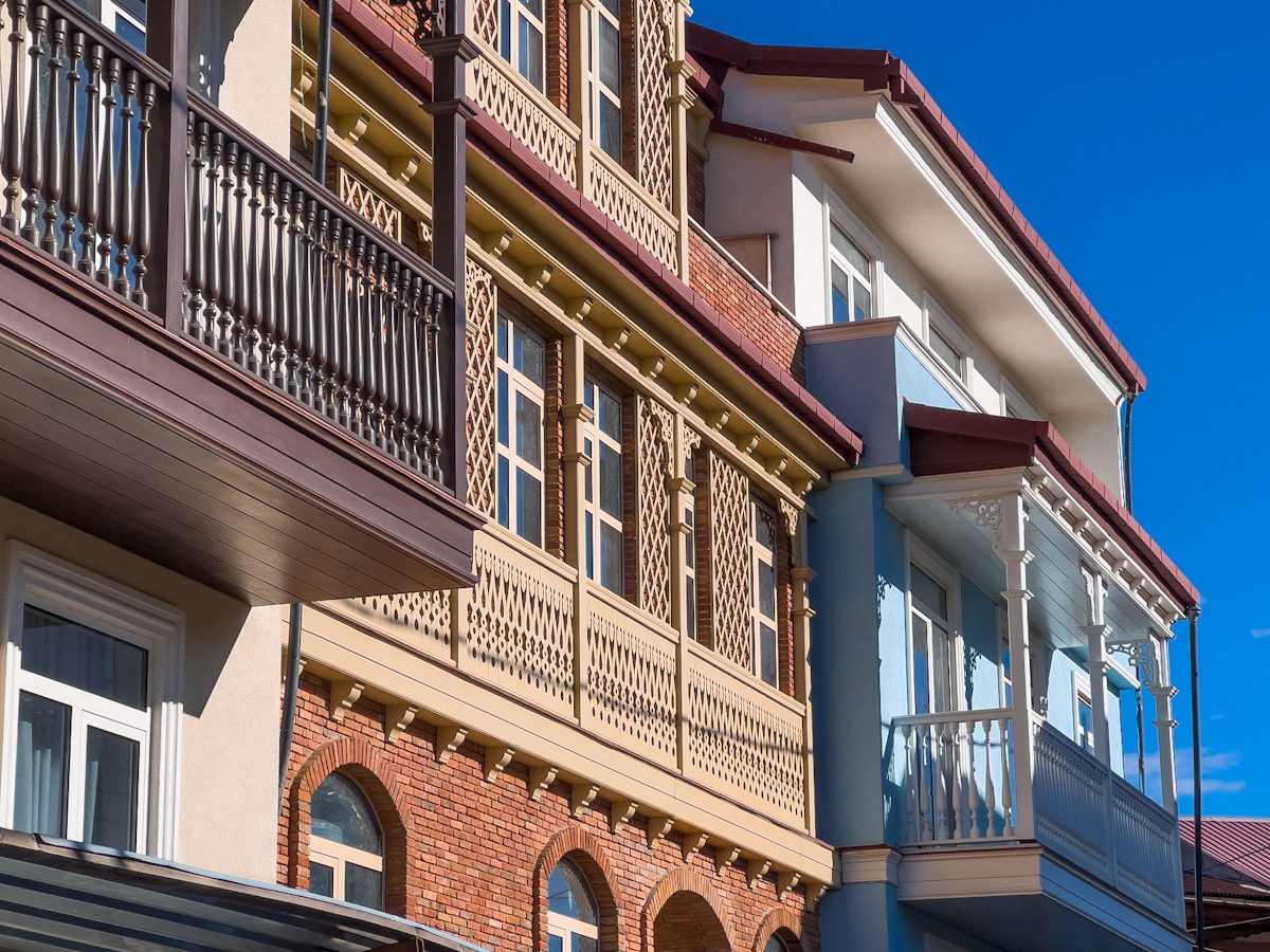 მტკვრის კლდოვან შემაღლებაზე არსებული უძველესი დასახლება და  თბილისური დარბაზი – რა საიდუმლოს ინახავს მეტეხის უბანი