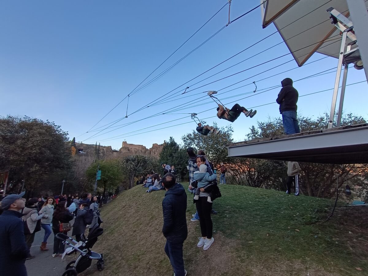 რა უხდება ზამთრის სუსხიან დღეს ყველაზე მეტად?-ბოტანიკურ ბაღში შოკოლადის ფესტივალი გაიმართა