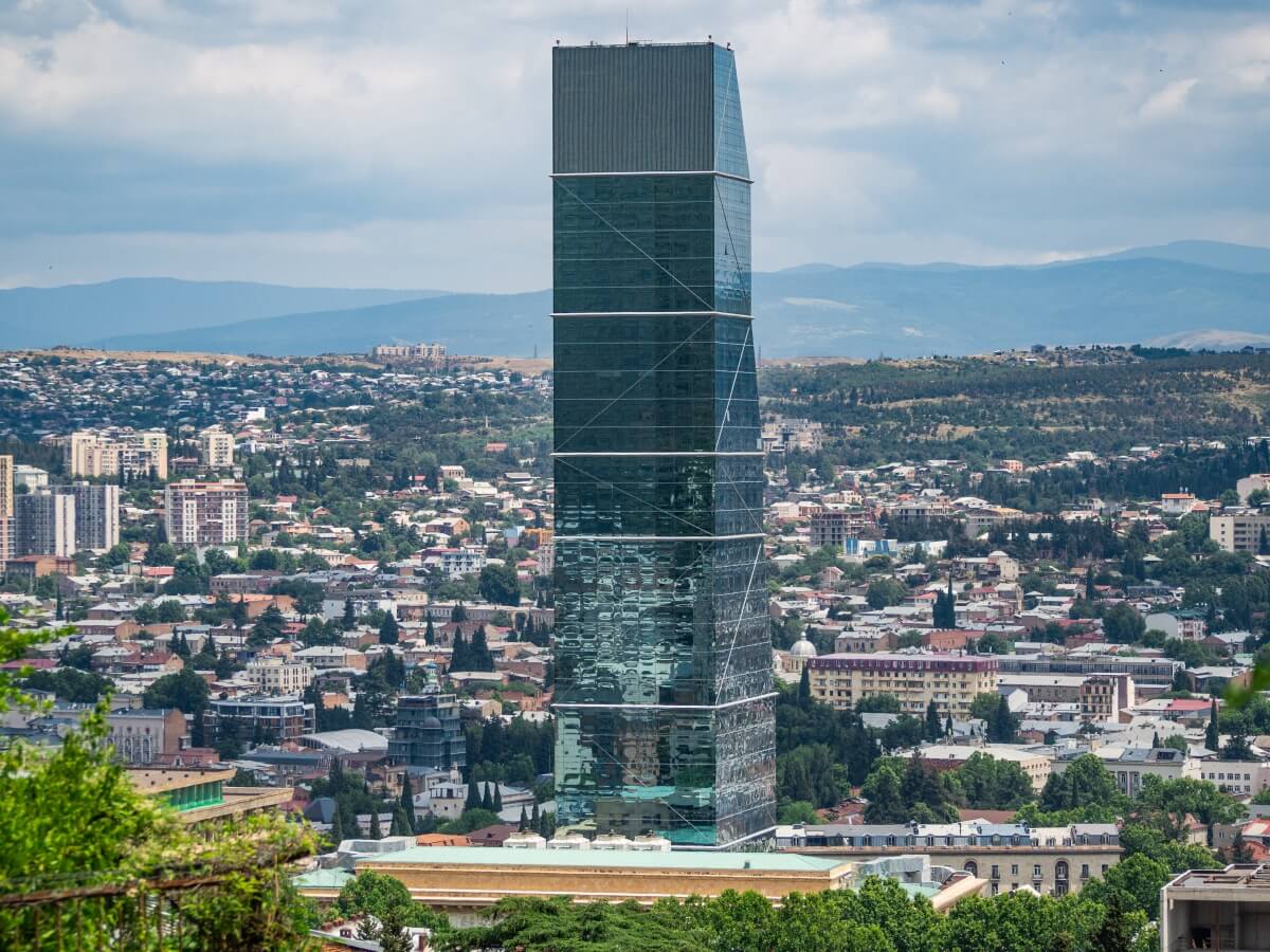 თბილისის სასტუმროები, რომლებსაც ვიზიტორებისგან ყველაზე მაღალი შეფასება ერგოთ