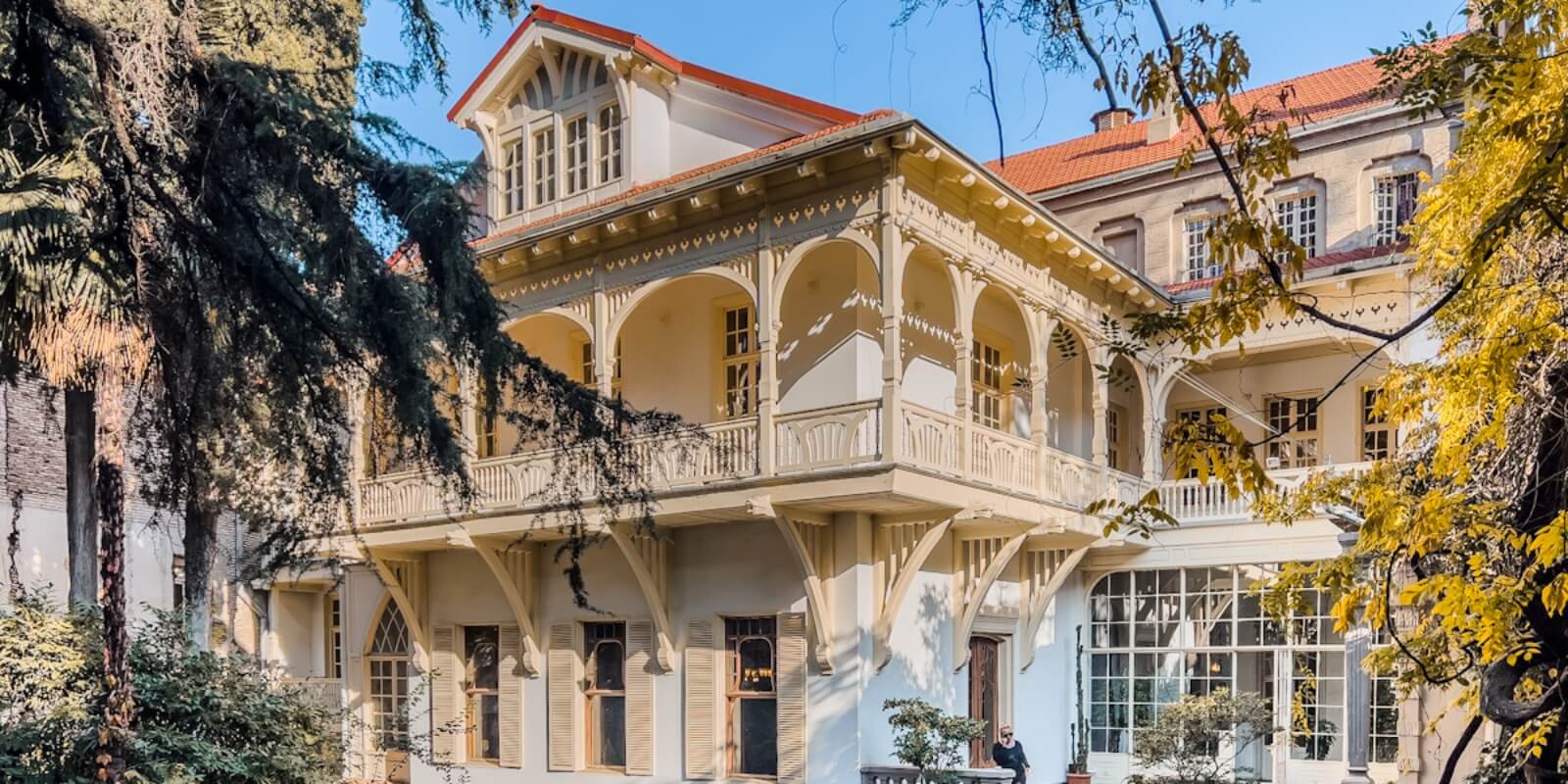 ივანე მაჩაბლის ქუჩაზე არსებული სახლი – თბილისური და ევროპული არქიტექტურის შერწყმის ბრწყინვალე მაგალითი