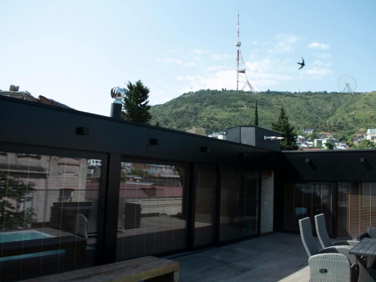 თბილისის სასტუმროები, რომლებსაც ვიზიტორებისგან ყველაზე მაღალი შეფასება ერგოთ