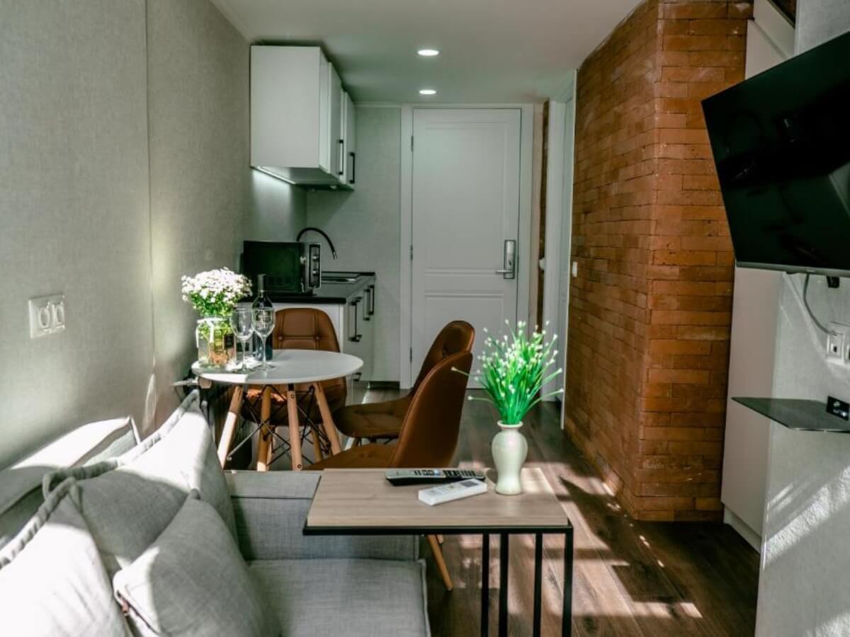 თბილისის სასტუმროები, რომლებსაც ვიზიტორებისგან ყველაზე მაღალი შეფასება ერგოთ