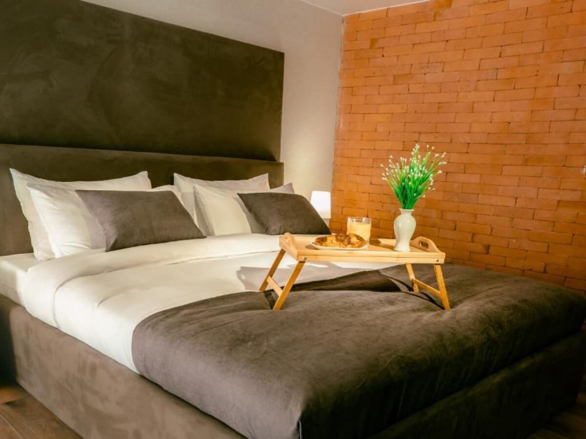 თბილისის სასტუმროები, რომლებსაც ვიზიტორებისგან ყველაზე მაღალი შეფასება ერგოთ