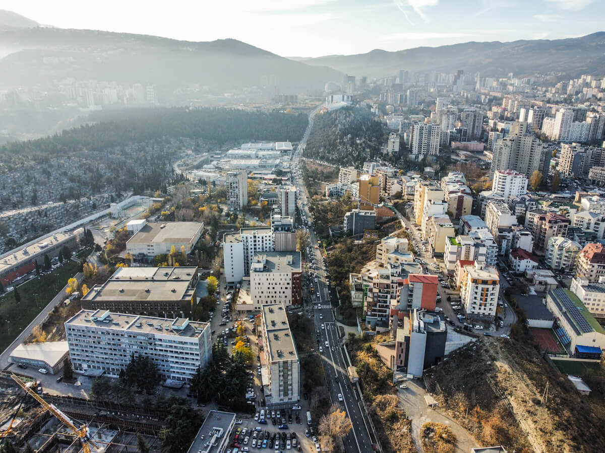 ახლად რეაბილიტირებული უნივერსიტეტის ქუჩა და მასშტაბური განაშენიანება