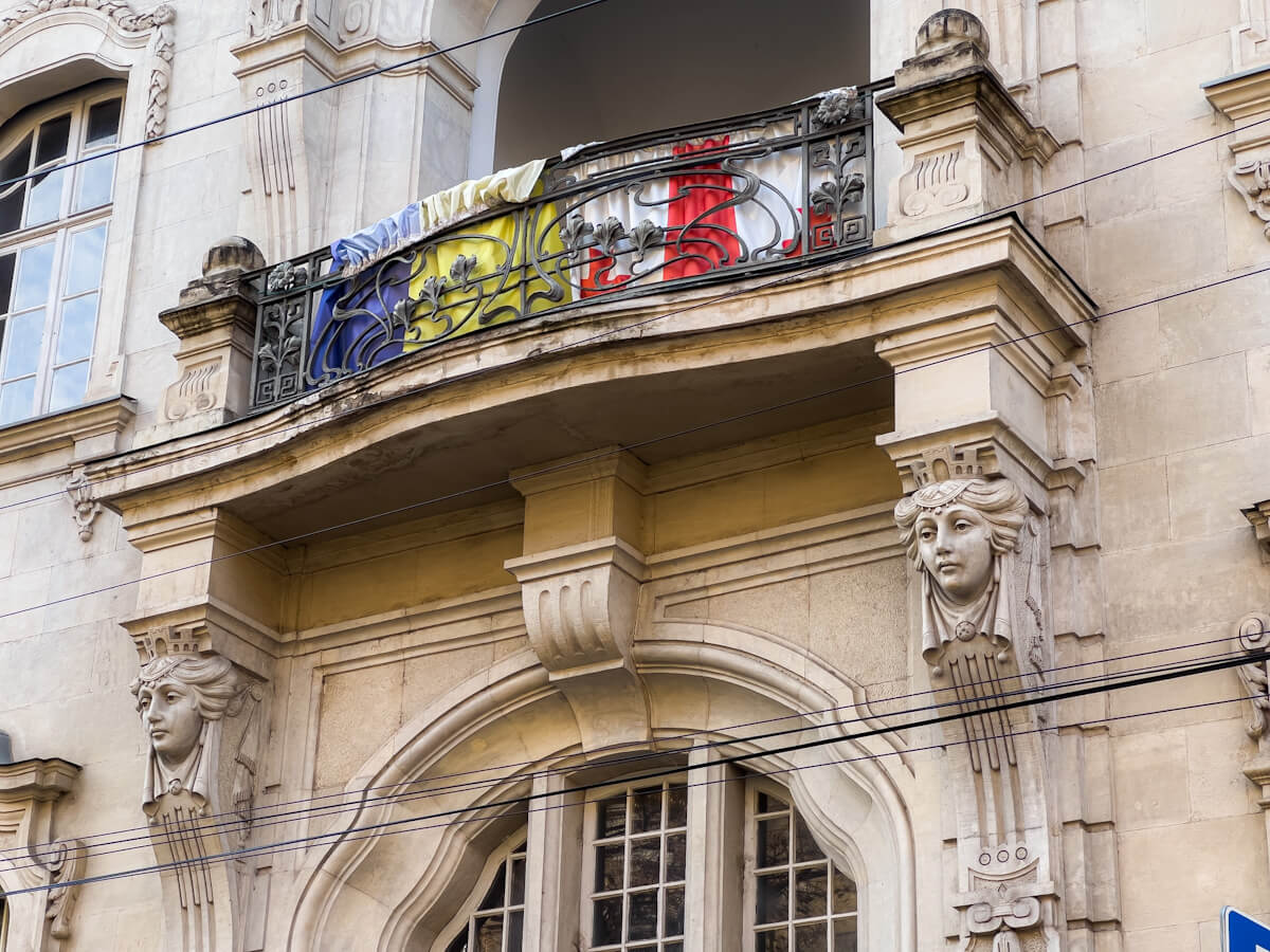 ივანე მაჩაბლის ქუჩაზე არსებული სახლი – თბილისური და ევროპული არქიტექტურის შერწყმის ბრწყინვალე მაგალითი