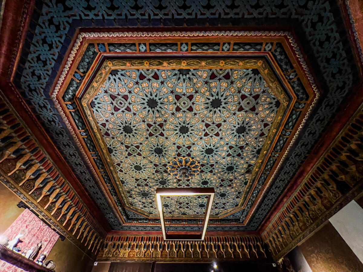 ივანე მაჩაბლის ქუჩაზე არსებული სახლი – თბილისური და ევროპული არქიტექტურის შერწყმის ბრწყინვალე მაგალითი