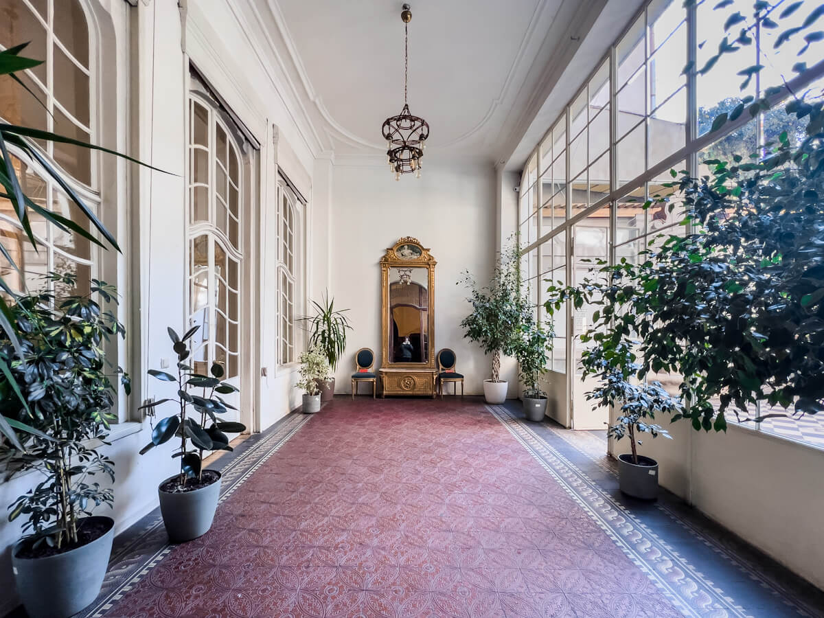 ივანე მაჩაბლის ქუჩაზე არსებული სახლი – თბილისური და ევროპული არქიტექტურის შერწყმის ბრწყინვალე მაგალითი