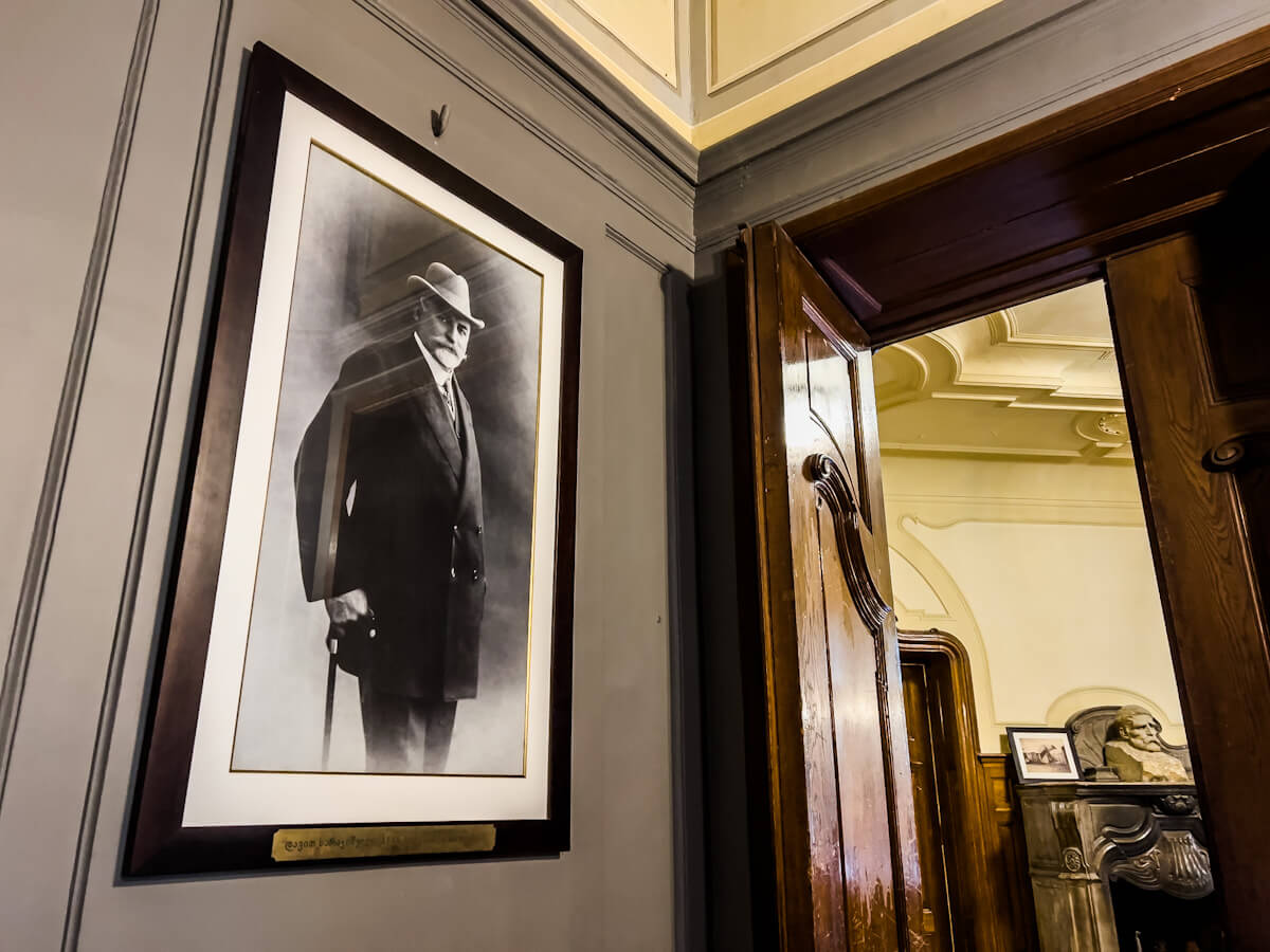 ივანე მაჩაბლის ქუჩაზე არსებული სახლი – თბილისური და ევროპული არქიტექტურის შერწყმის ბრწყინვალე მაგალითი