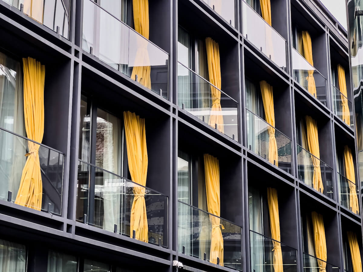 თბილისის სასტუმროები, რომლებსაც ვიზიტორებისგან ყველაზე მაღალი შეფასება ერგოთ