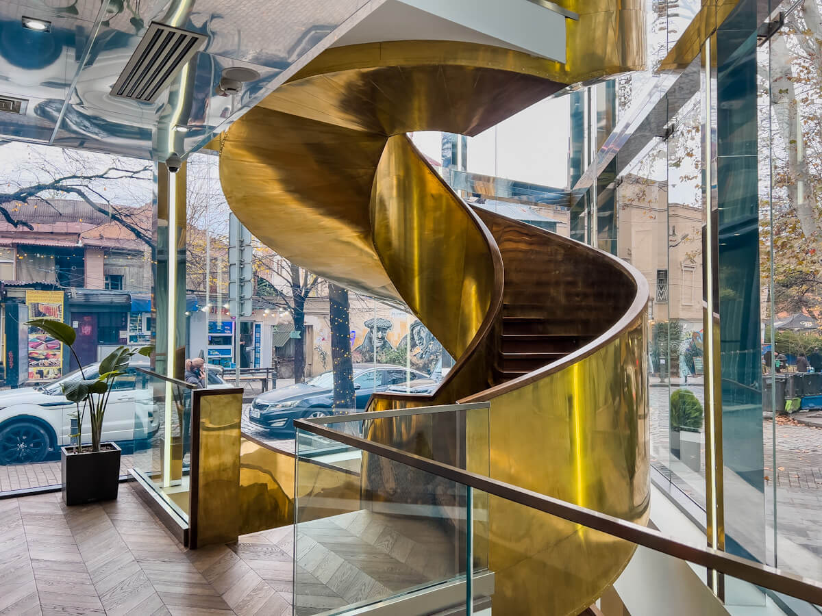 თბილისის სასტუმროები, რომლებსაც ვიზიტორებისგან ყველაზე მაღალი შეფასება ერგოთ