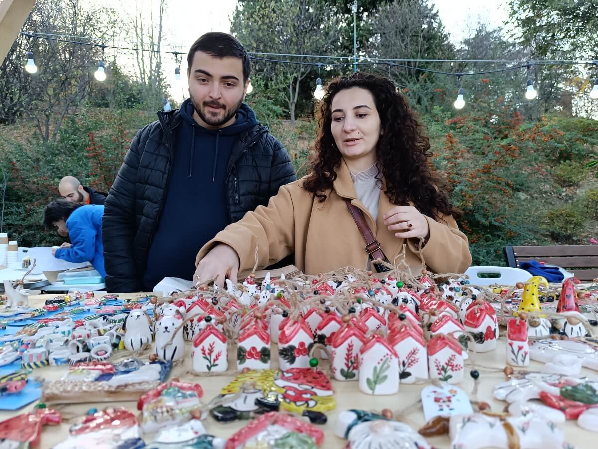 რა უხდება ზამთრის სუსხიან დღეს ყველაზე მეტად?-ბოტანიკურ ბაღში შოკოლადის ფესტივალი გაიმართა