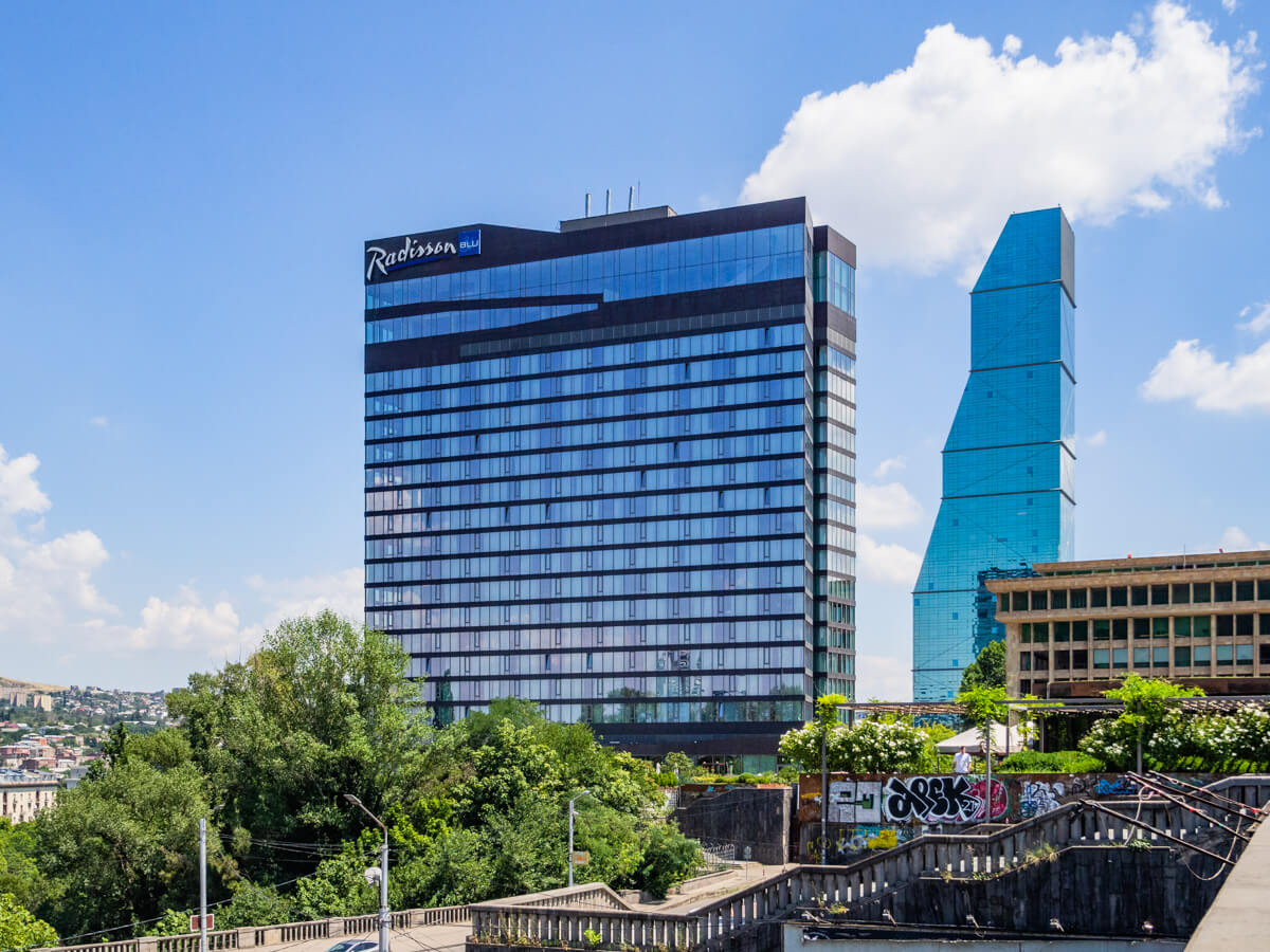 თბილისის სასტუმროები, რომლებსაც ვიზიტორებისგან ყველაზე მაღალი შეფასება ერგოთ