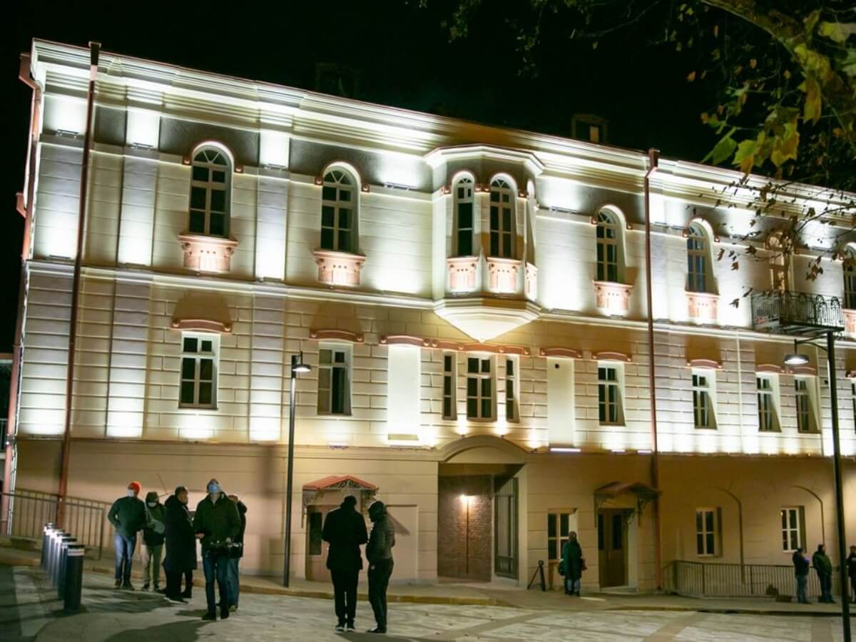 ფურცელაძის ქუჩაზე ავარიული სახლები ახლით ჩანაცვლდა