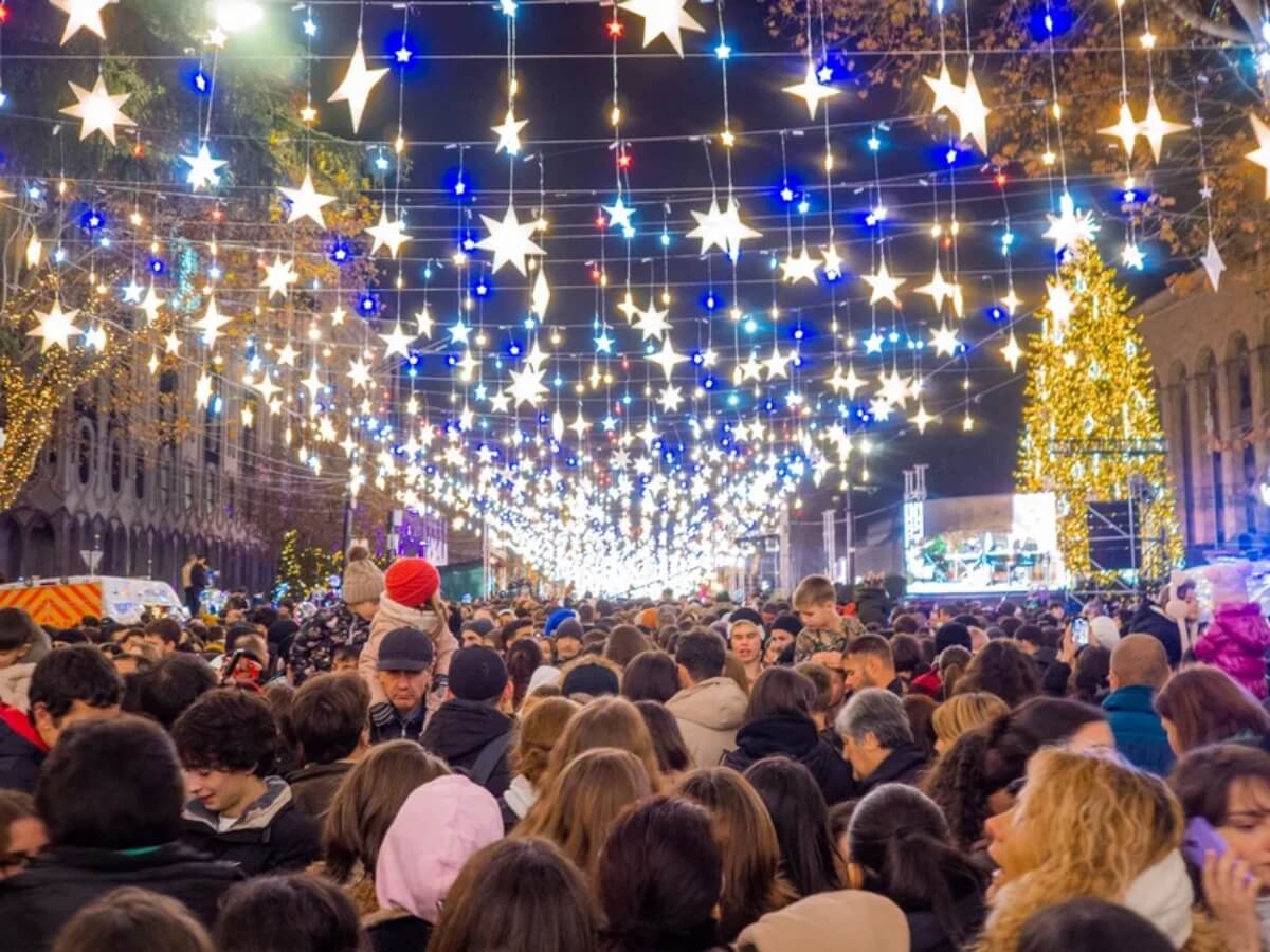 ვისაც ჯერ კიდევ არ გინახავთ, საახალწლოდ მორთული რუსთაველი, kalaki.ge-სფოტოგრაფი საახალწლო განწყობას შეგიქმნით