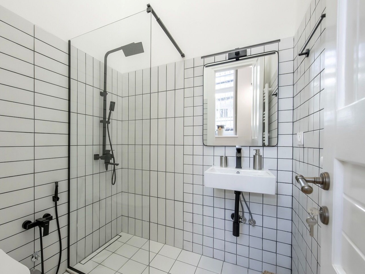 ფოტოფაქტი-1913 წელს აშენებული სახლი ალექსანდრე ჭავჭავაძის ქუჩიდან, რომელიც  $440,000-ად იყიდება