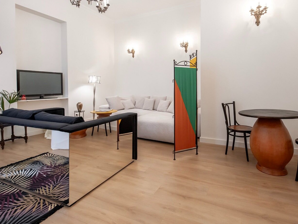 ფოტოფაქტი-1913 წელს აშენებული სახლი ალექსანდრე ჭავჭავაძის ქუჩიდან, რომელიც  $440,000-ად იყიდება