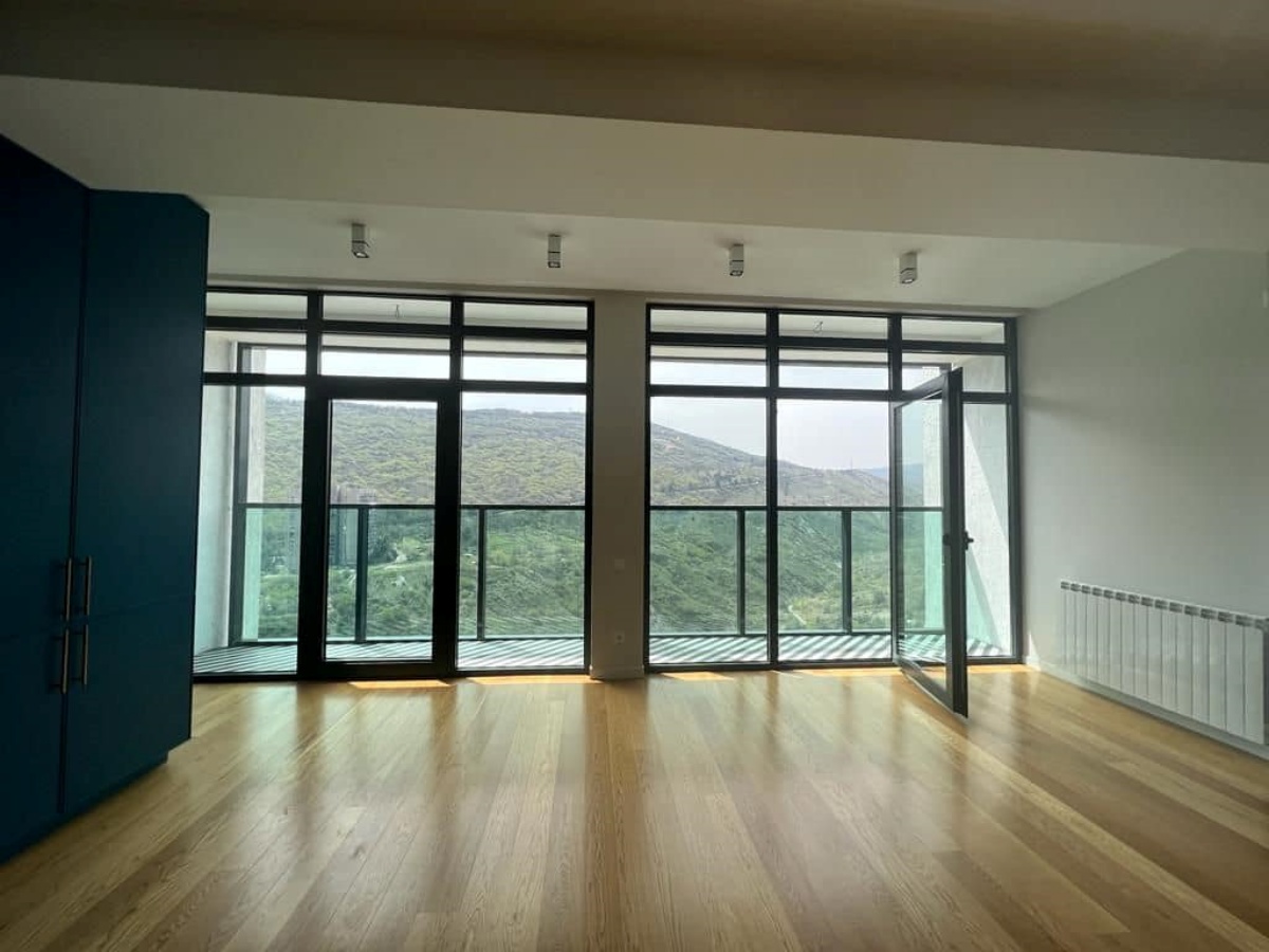 საცხოვრებელი ბინა საბურთალოზე, რომელიც 2500$-ად ქირავდება