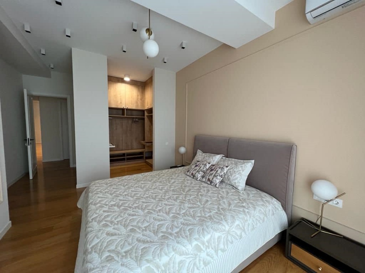 საცხოვრებელი ბინა საბურთალოზე, რომელიც 2500$-ად ქირავდება