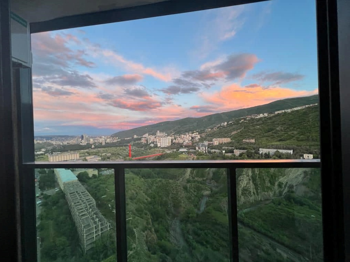 საცხოვრებელი ბინა საბურთალოზე, რომელიც 2500$-ად ქირავდება