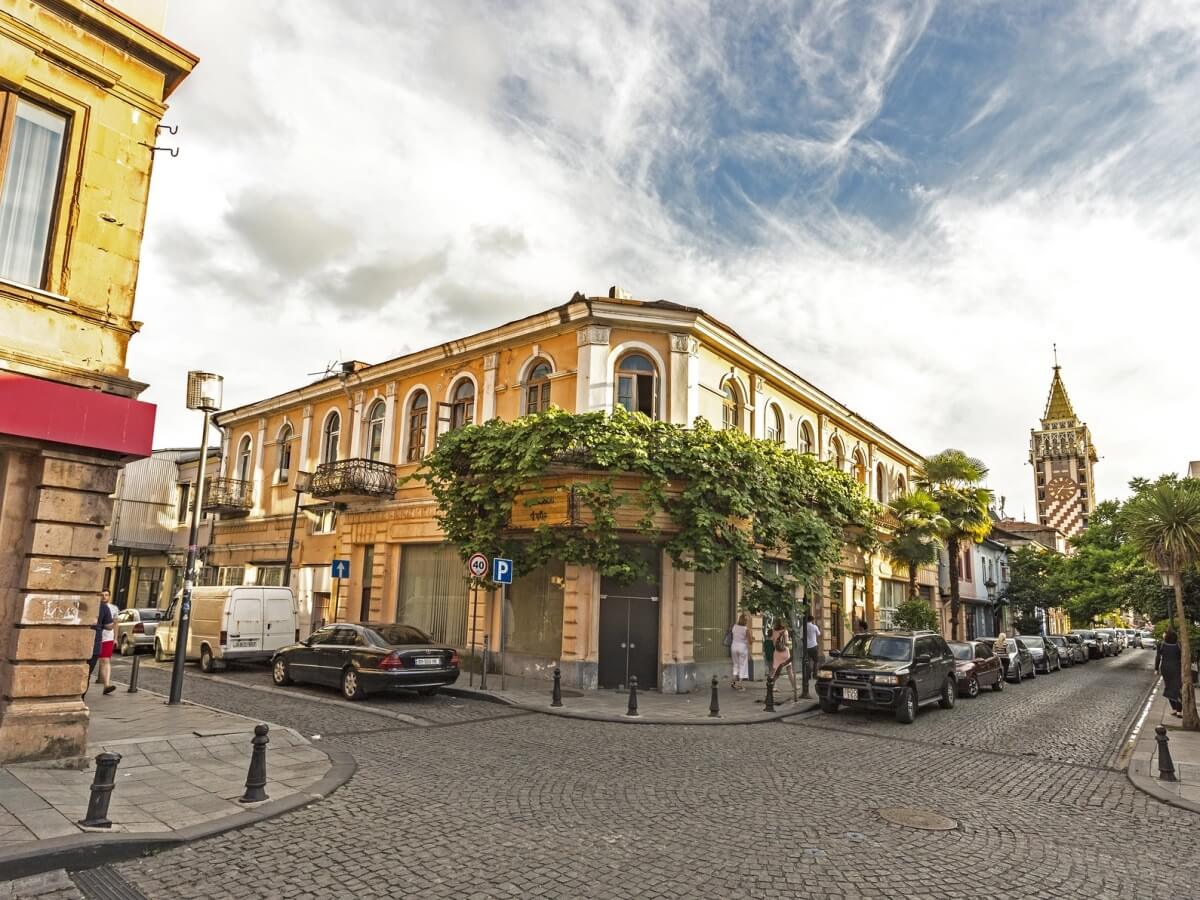 ზღვისპირა ქალაქის არქიტექტურული სახე – როგორ იცვლება ბათუმი