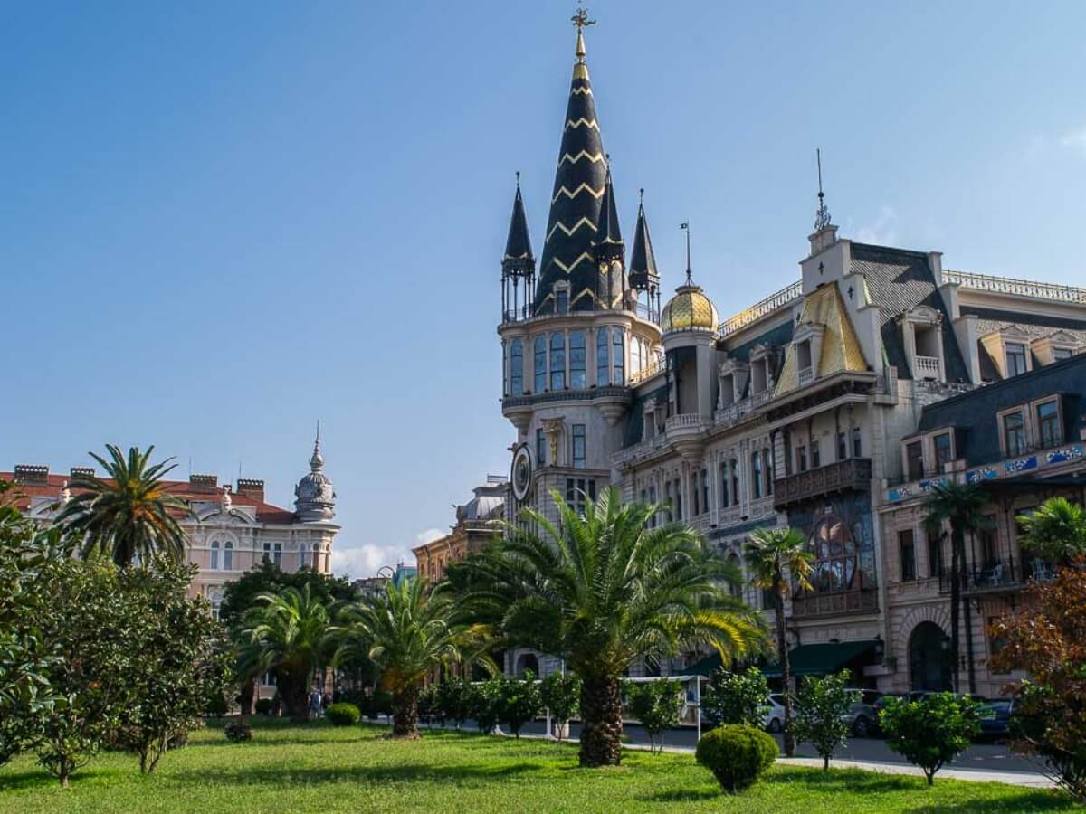 ზღვისპირა ქალაქის არქიტექტურული სახე – როგორ იცვლება ბათუმი