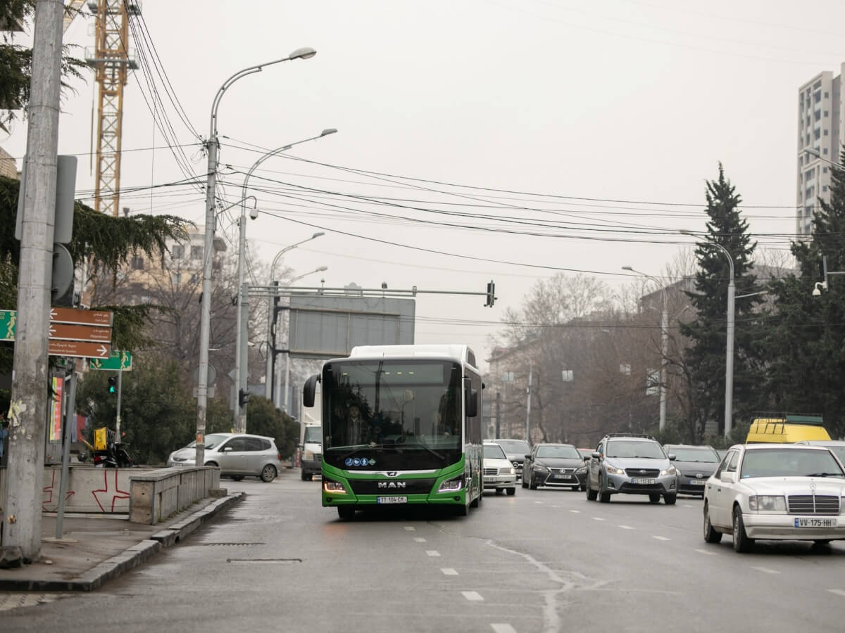 თბილისში MAN-ის მარკის ცხრა ერთეული 18-მეტრიანი ავტობუსი გამოჩნდა