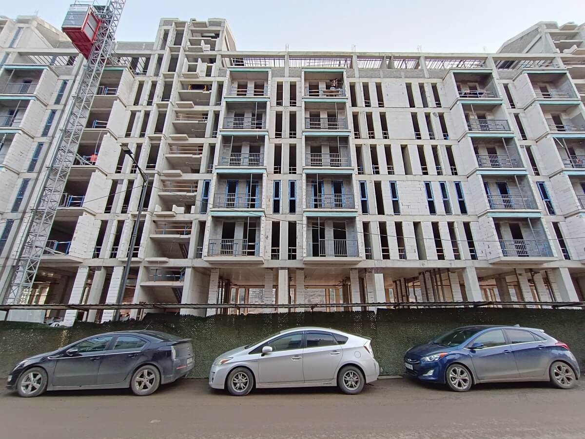 დეველოპერები აუთვისებელი ტერიტორიების განაშენიანებას შეუდგნენ – დანელიას ქუჩაზე მიმდინარე მასშტაბური მშენებლობები