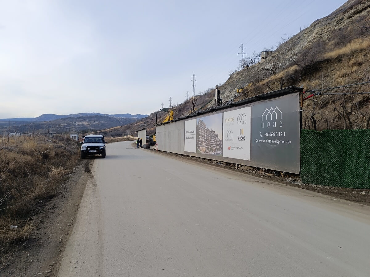 დეველოპერები აუთვისებელი ტერიტორიების განაშენიანებას შეუდგნენ – დანელიას ქუჩაზე მიმდინარე მასშტაბური მშენებლობები