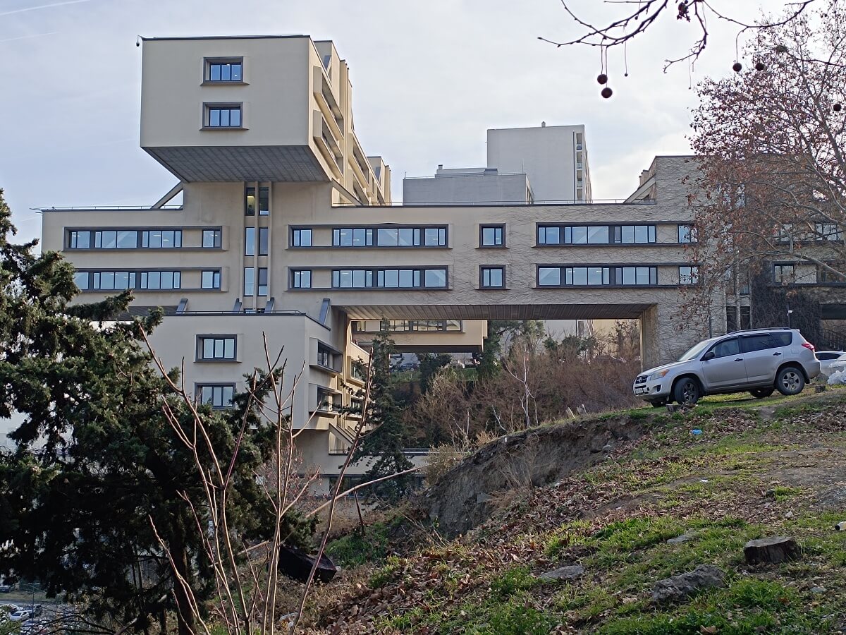 გამორჩეული იერსახის ხუთი საოფისე შენობა თბილისში