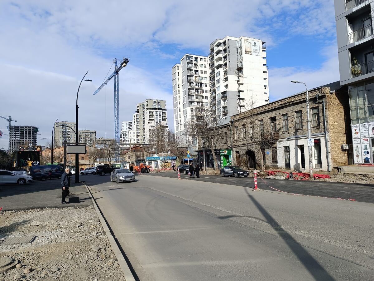 ფოტოფაქტი: წერეთლის გამზირი დაპირებულ გახსნამდე 10 დღით ადრე