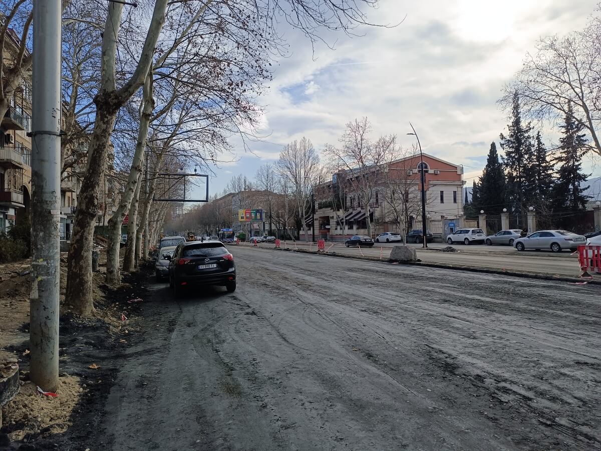 ფოტოფაქტი: წერეთლის გამზირი დაპირებულ გახსნამდე 10 დღით ადრე