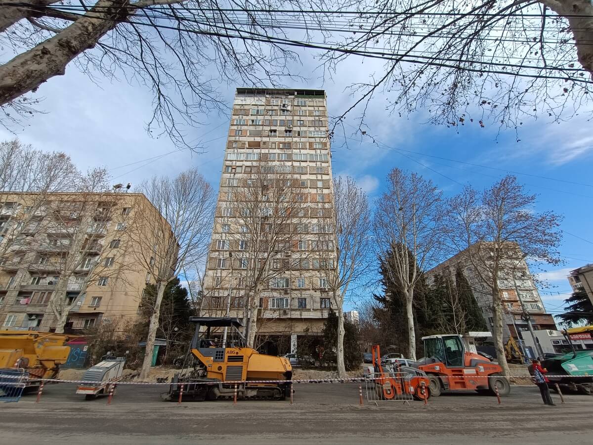 ფოტოფაქტი: წერეთლის გამზირი დაპირებულ გახსნამდე 10 დღით ადრე
