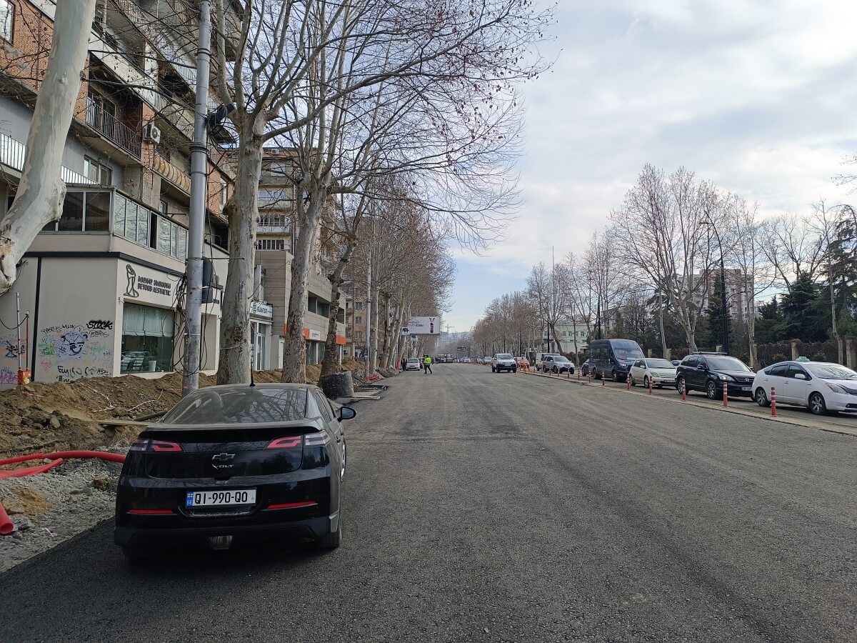 ფოტოფაქტი: წერეთლის გამზირი დაპირებულ გახსნამდე 10 დღით ადრე