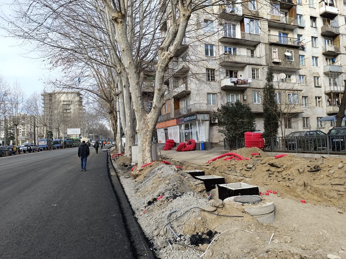 ფოტოფაქტი: წერეთლის გამზირი დაპირებულ გახსნამდე 10 დღით ადრე