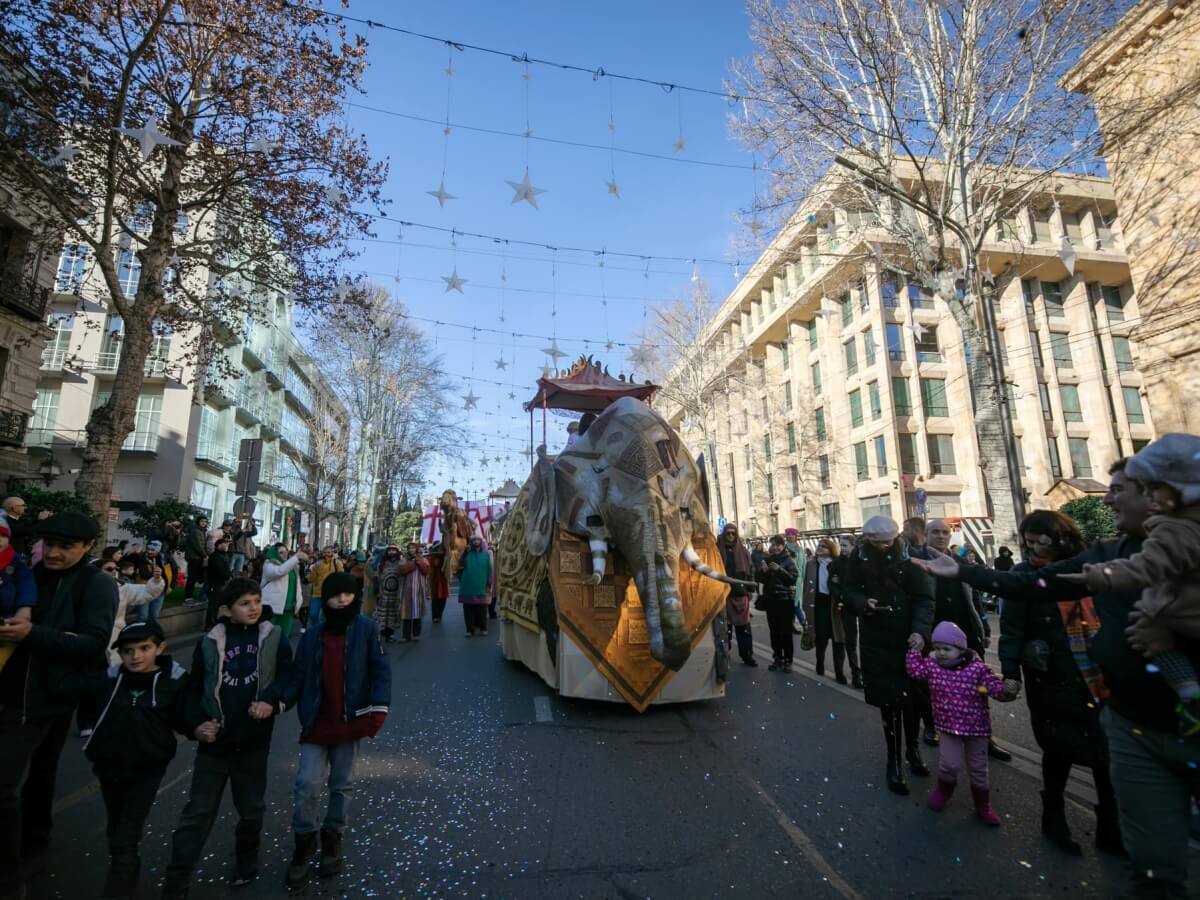 ფოტოფაქტი-თბილისში ტრადიციული საშობაო მსვლელობა გაიმართა
