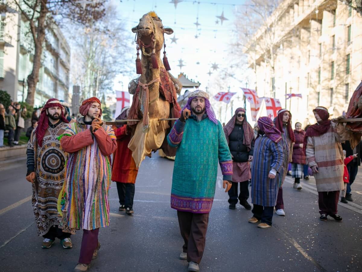 ფოტოფაქტი-თბილისში ტრადიციული საშობაო მსვლელობა გაიმართა