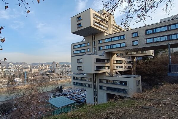 გამორჩეული იერსახის ხუთი საოფისე შენობა თბილისში