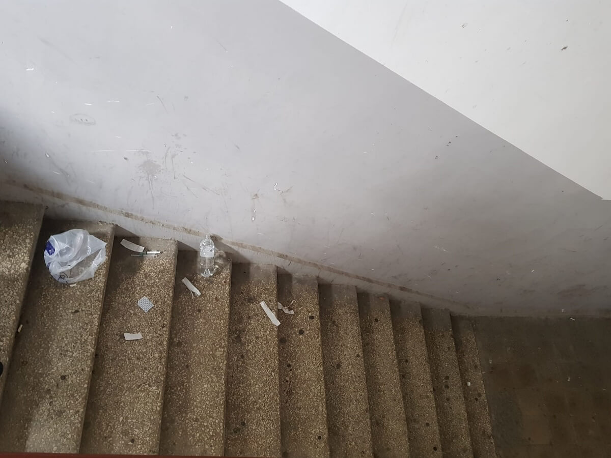 საბურთალო,ვაჟა-ფშაველას #10  კატასტროფული მდგომარეობა სადარბაზოებში