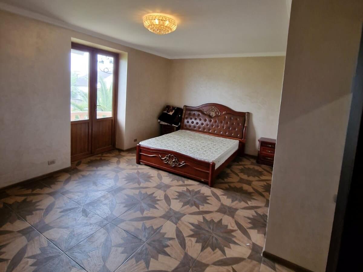 იტალიელი არქიტექტორის დაპროექტებული ვილა ზღვის პირას, რომელიც ქირავდება