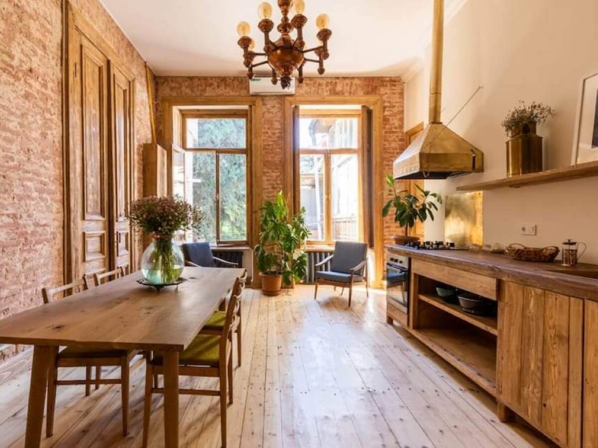 ერთ  ოთახიანი  $165000-ად, თბილისის ძველ უბნებში საცხოვრებელი სახლების ფასი ევროპის დედაქალაქების ცენტრალურ უბნებს უტოლდება?